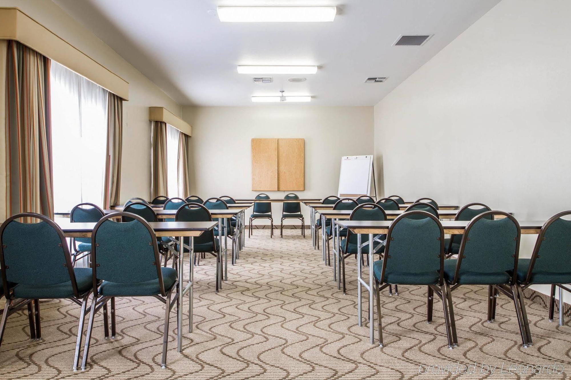 Comfort Inn & Suites Oakland Airport Extérieur photo
