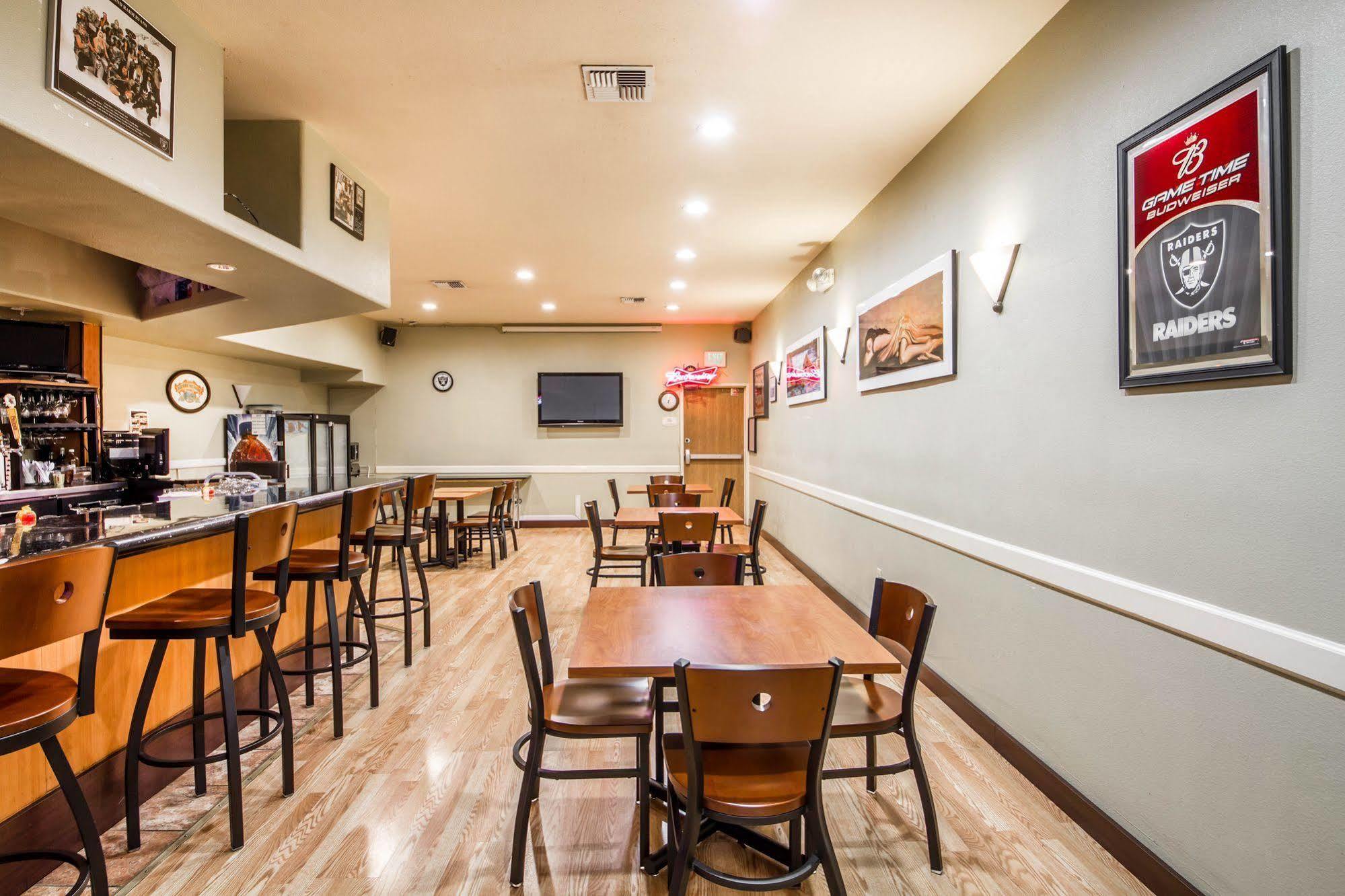 Comfort Inn & Suites Oakland Airport Extérieur photo