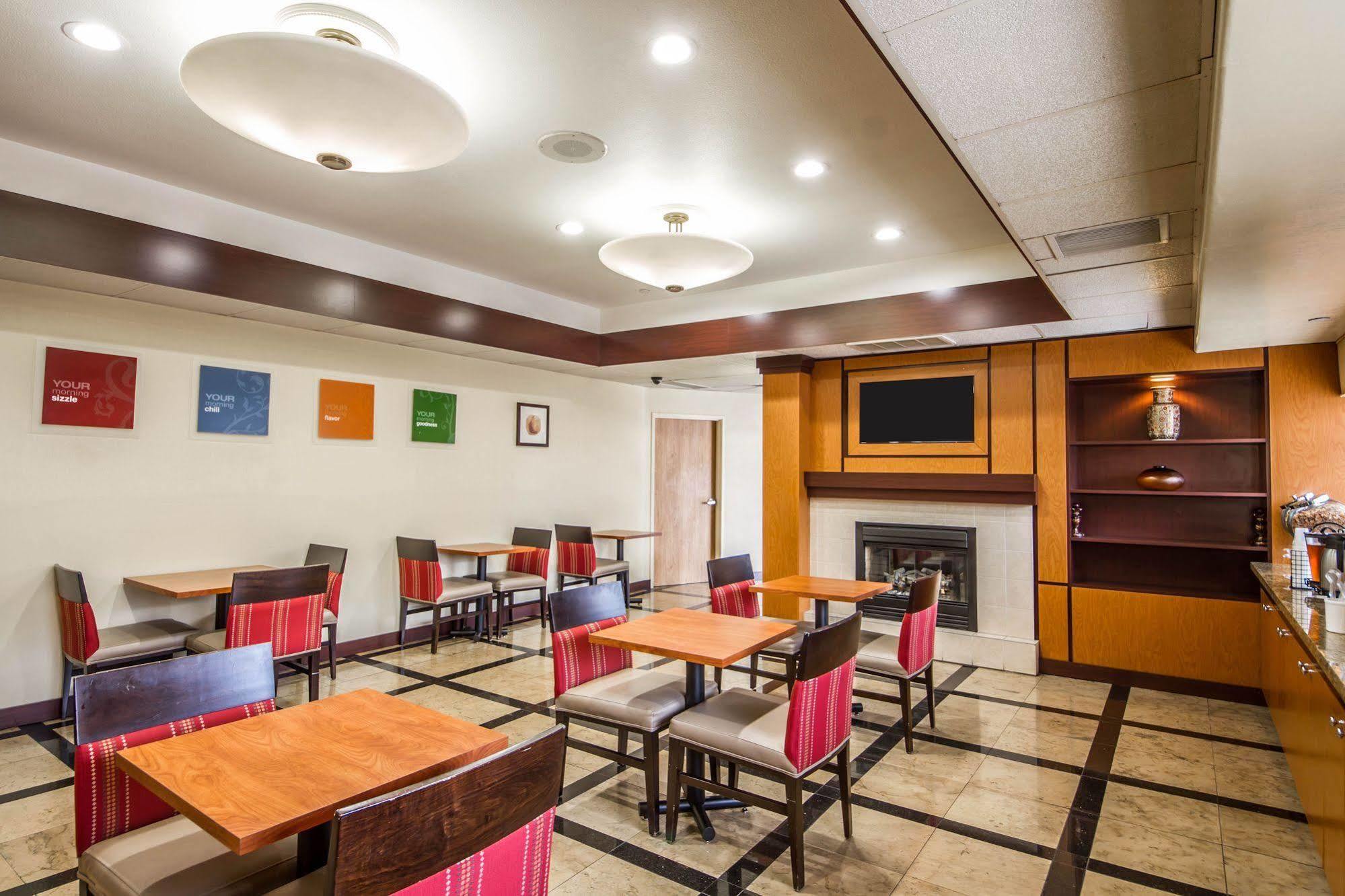 Comfort Inn & Suites Oakland Airport Extérieur photo
