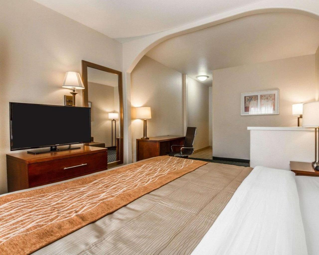 Comfort Inn & Suites Oakland Airport Extérieur photo