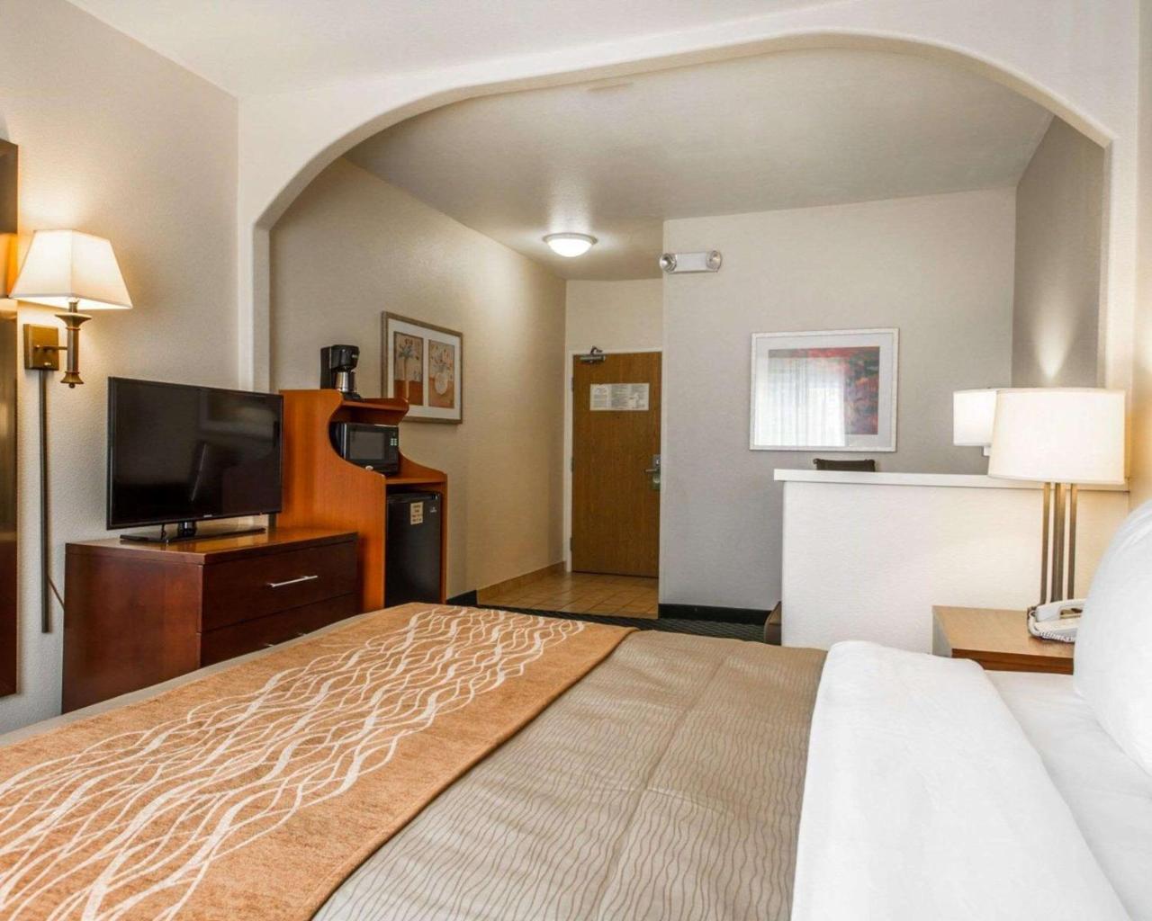 Comfort Inn & Suites Oakland Airport Extérieur photo