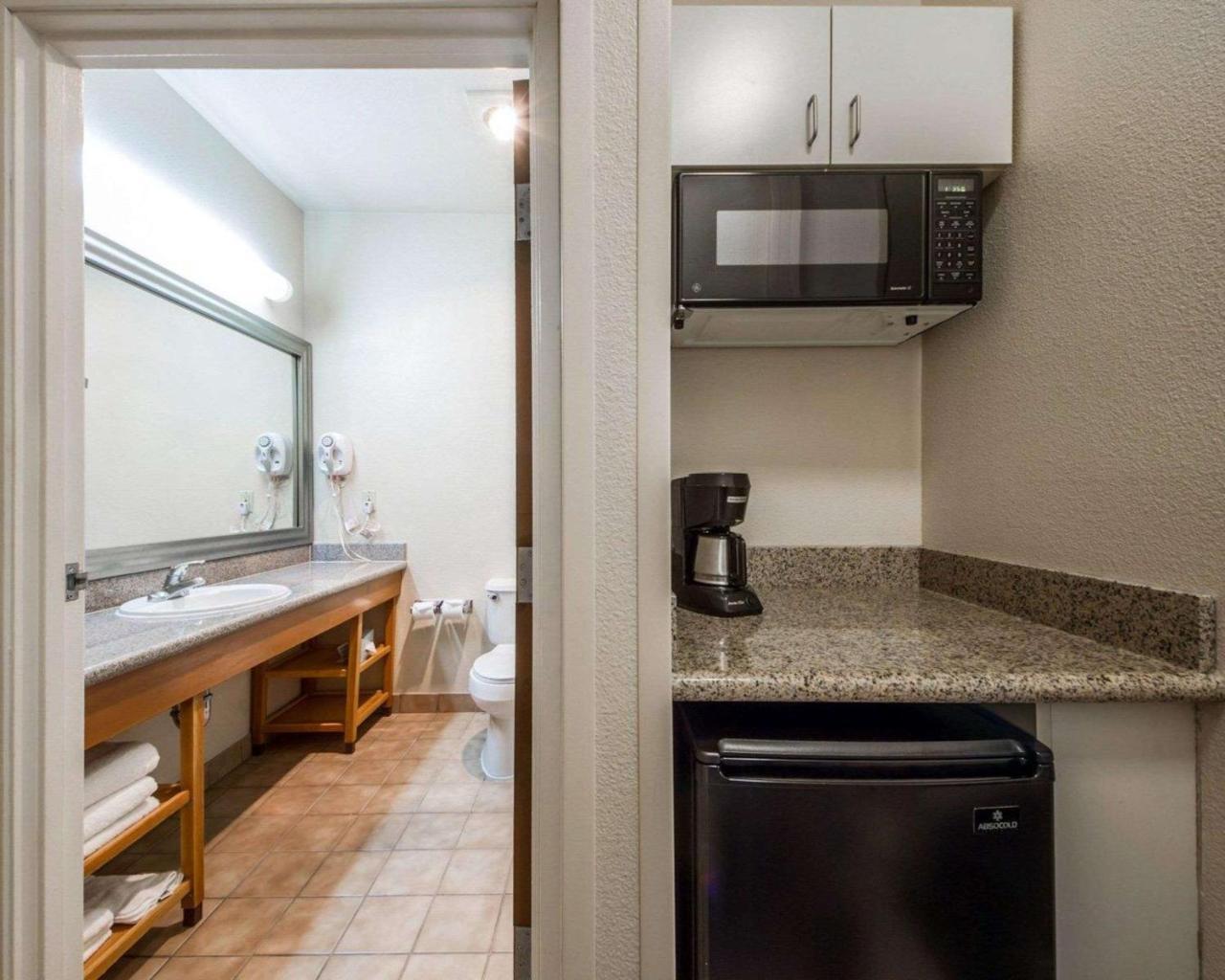 Comfort Inn & Suites Oakland Airport Extérieur photo