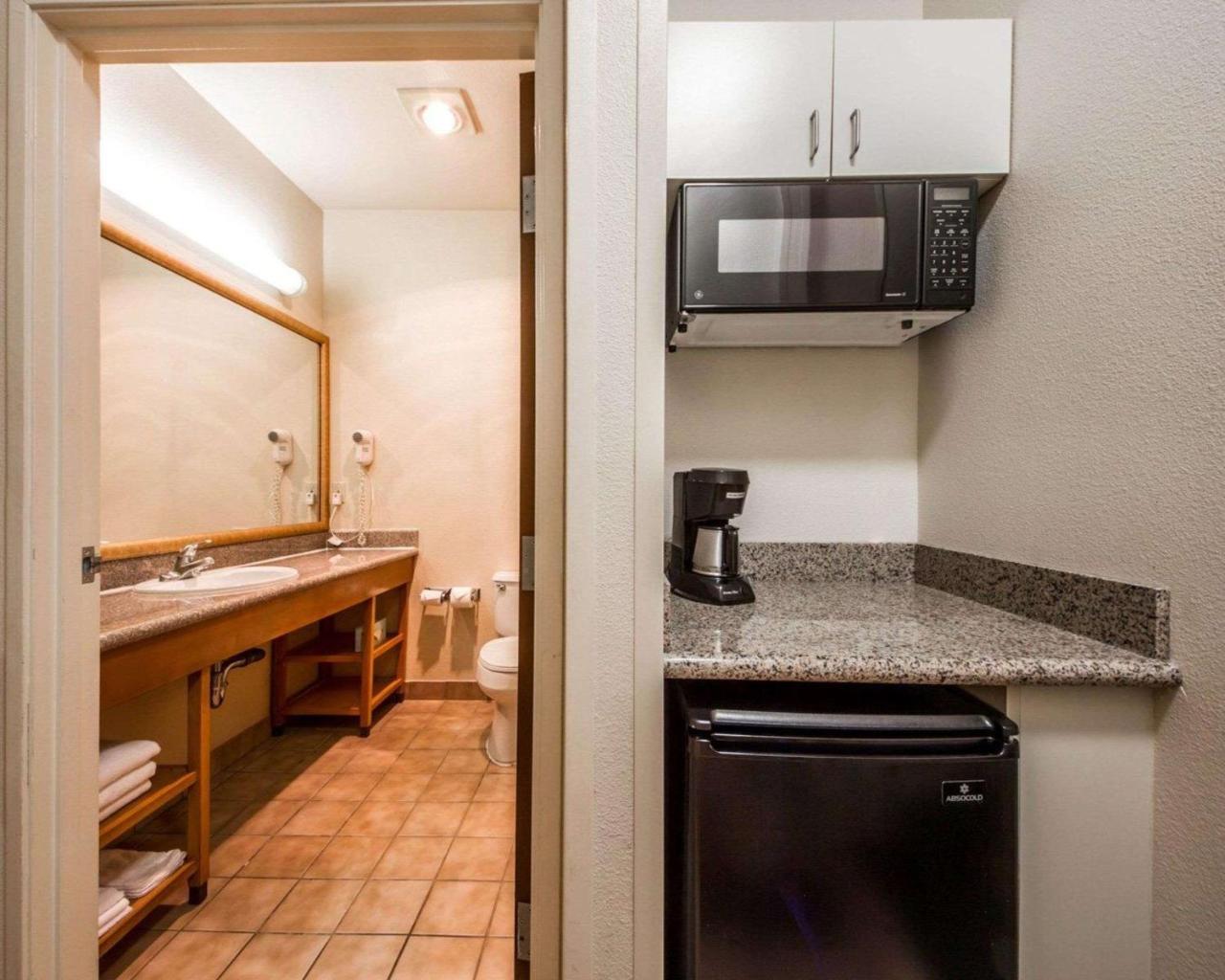 Comfort Inn & Suites Oakland Airport Extérieur photo